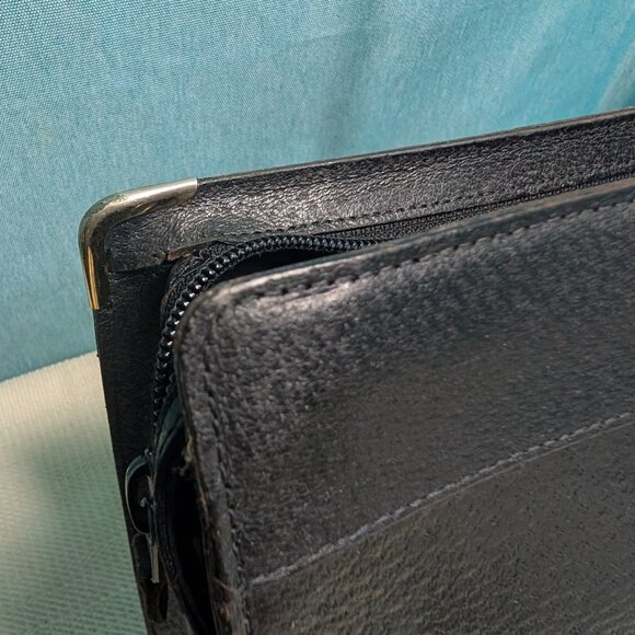 VALENTINO GARAVANI BLACK LEATHER CLUTCH AUTH VTG FEATURING GOLDEN HARDWARE - Picture 11 of 13